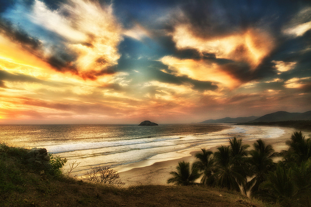 Desarrollo de playa en Bahias de papanoa y zihuatanejo Guerrero.